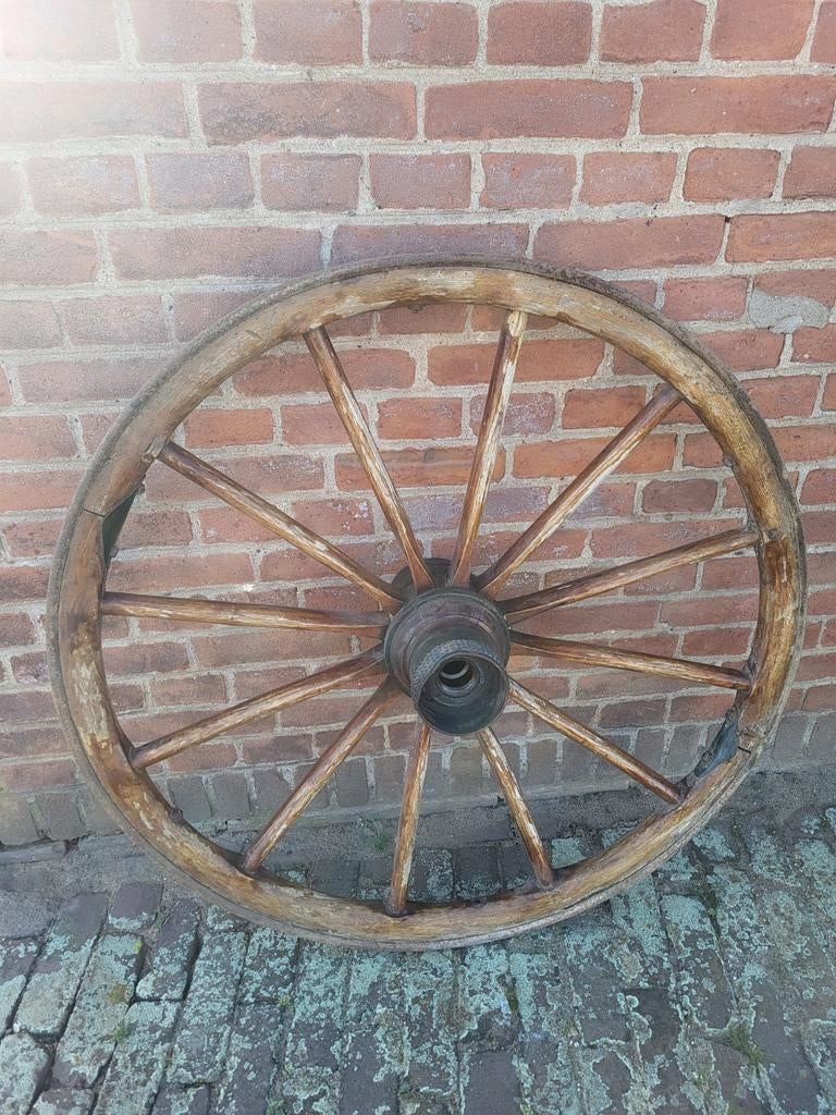 Oud karrewiel, diameter 95 cm, Ophalen