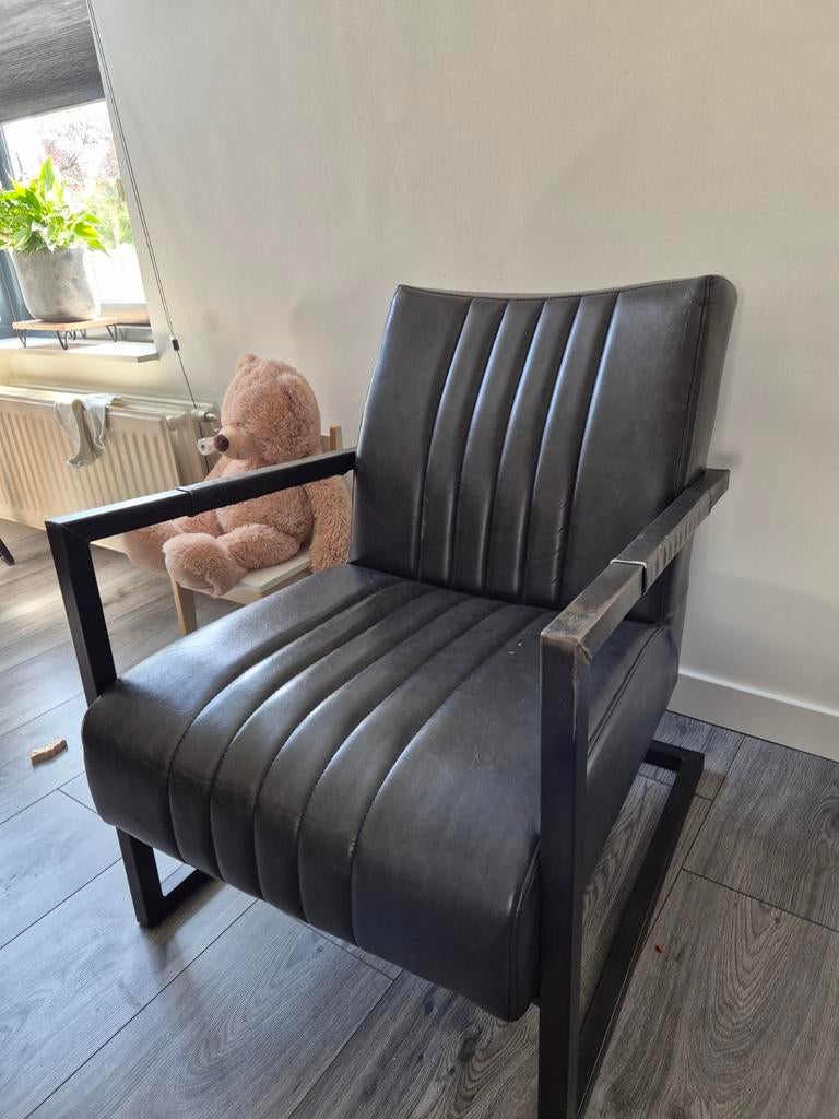 Twee oude zwarte fauteuils, Huis en Inrichting, Fauteuils, Ophalen, Gebruikt, 75 tot 100 cm, Metaal