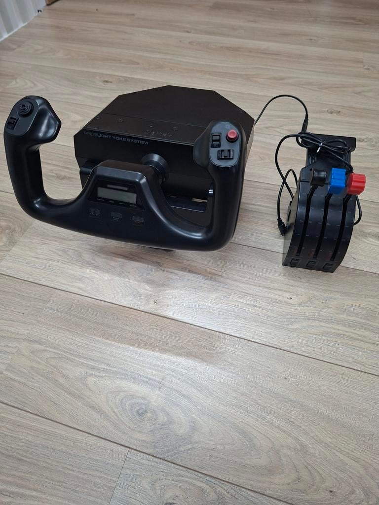 Saitek Pro Flight Yoke en Throttle - Gebruikt, Ophalen, Gebruikt, 1 speler, Racen en Vliegen