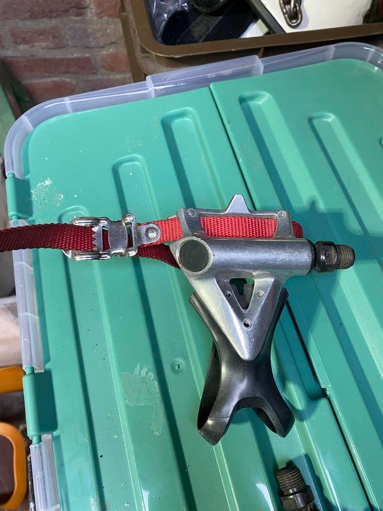 Fietspedalen met toeclips en clip vintage, Crankstel of Pedalen, Gebruikt, Ophalen of Verzenden, Aluminium