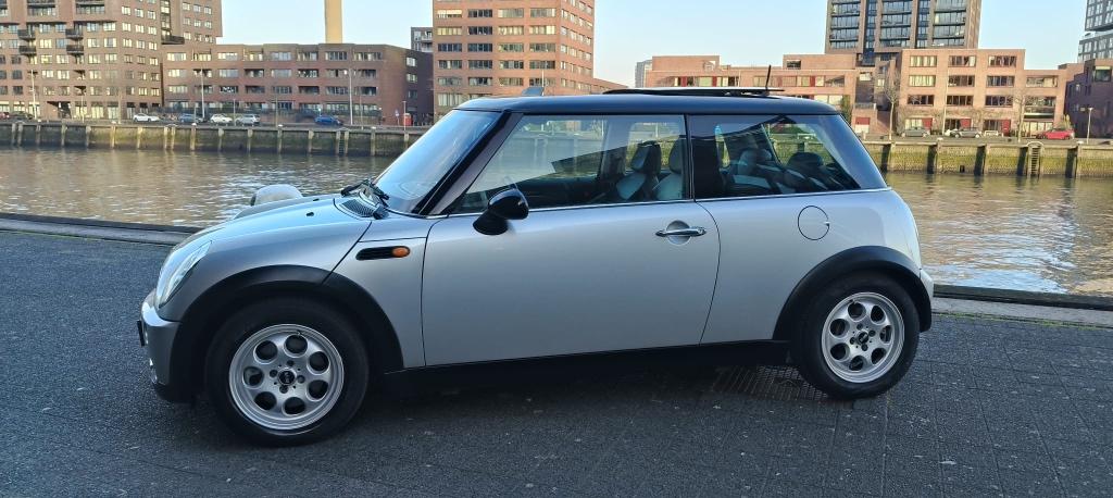 Mini 1.6 16V Cooper AUTOMAAT NIEUWE APK,PANO, Auto's, Mini, 4 cilinders, 4 stoelen, Origineel Nederlands, Parkeersensor