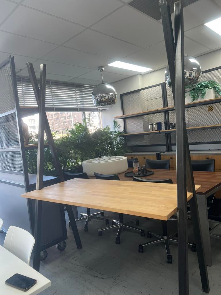 Industriële Statafel staal en eikenblad, Ophalen, Gebruikt