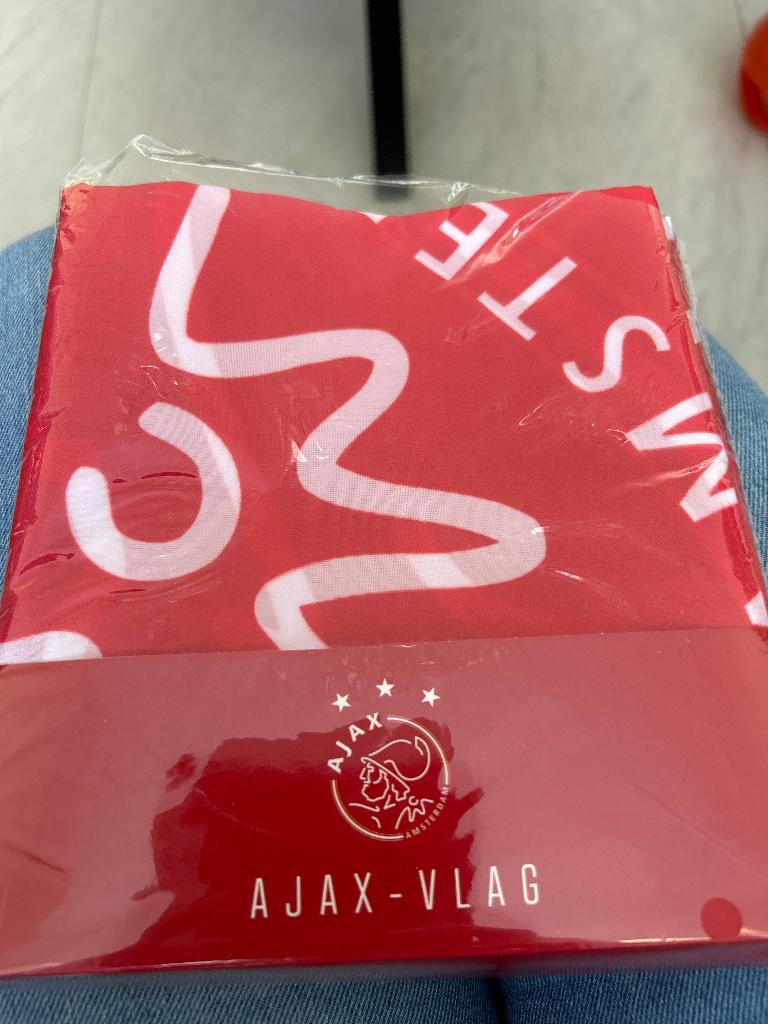 Te koop Ajax vlag nieuw, Diversen, Vlaggen en Wimpels, Ophalen of Verzenden, Nieuw