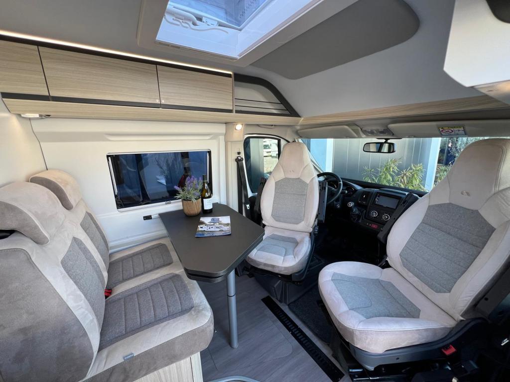 Adria Twin Axess 600 SP Luifel, Camera, Fietsenrek,, Caravans en Kamperen, Campers, Ringverwarming, Startonderbreker, Tot en met 2