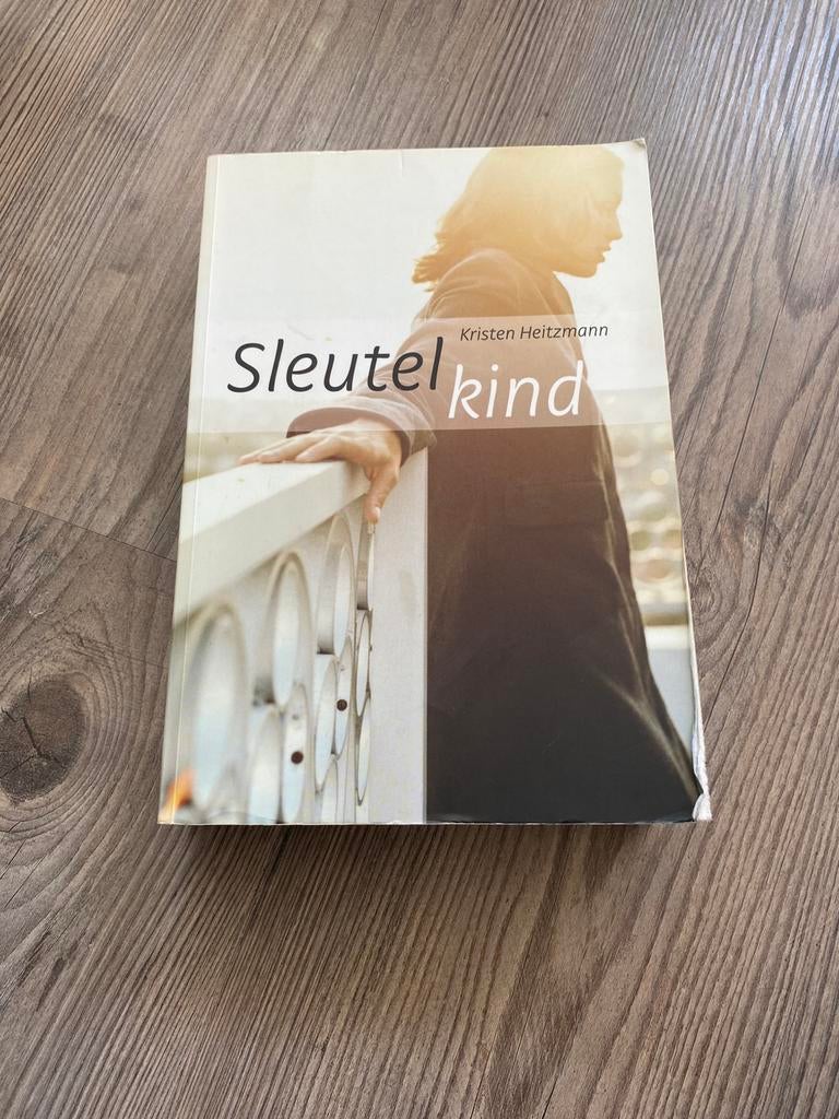 Kirsten Heitzmann - Sleutelkind, Boeken, Ophalen of Verzenden, Gelezen, Kirsten Heitzmann
