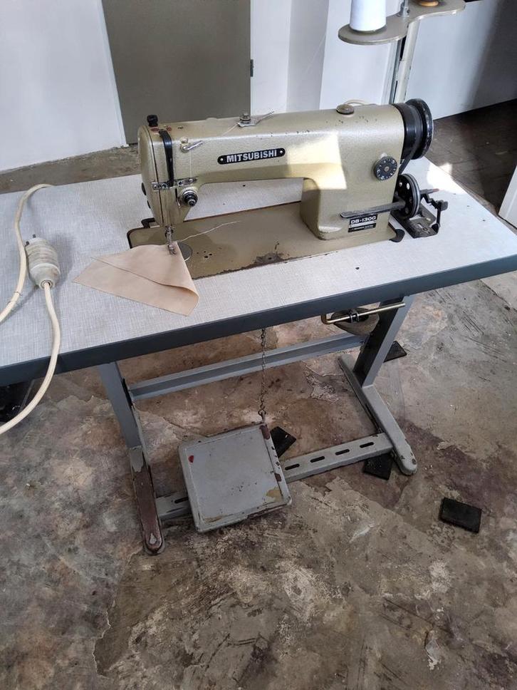 Professionele Mitsubishi DB-130G Naaimachine, Hobby en Vrije tijd, Naaimachines en Toebehoren, Naaimachine, Overige merken, Ophalen