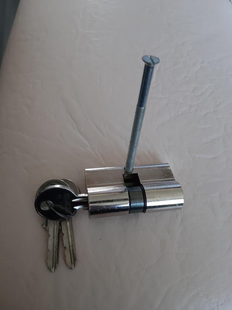 nieuwe Cilinderslot 30/30 Dubbelzijdig  + 3 sleutels, Ophalen of Verzenden, Nieuw, Koper of Messing, Slot