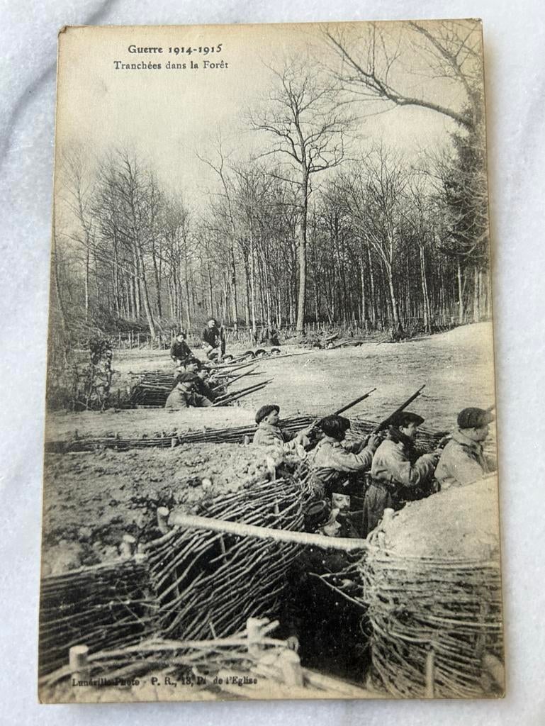 Wo1: ak loopgraaf in het bos, Verzamelen, Ophalen of Verzenden, Landmacht, Nederland, Foto of Poster