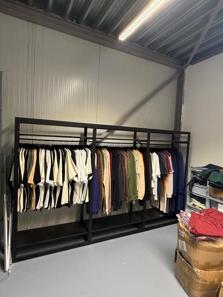 Kledingrek Winkel (GRUPPO CORSO) Zwart, Ophalen