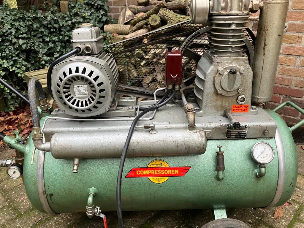 Compressor, Doe-het-zelf en Verbouw, Compressors, 100 liter of meer, Ophalen of Verzenden, Zo goed als nieuw