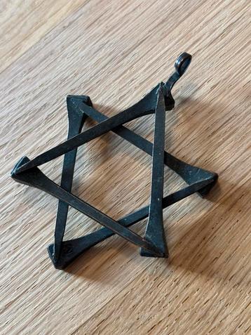 Antieke Davidster hanger van spijkers. beschikbaar voor biedingen