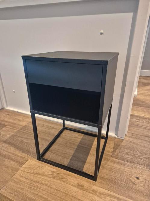Ikea VIKHAMMER Nachtkastje, zwart, 40x39 cm, Huis en Inrichting, Slaapkamer | Nachtkastjes, Zo goed als nieuw, Minder dan 45 cm