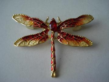 Libelle broche beschikbaar voor biedingen