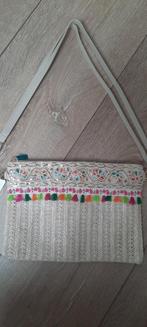 Schoudertasje met borduursel en tassels, Sieraden, Tassen en Uiterlijk, Tassen | Damestassen, Ophalen of Verzenden, Nieuw, Beige