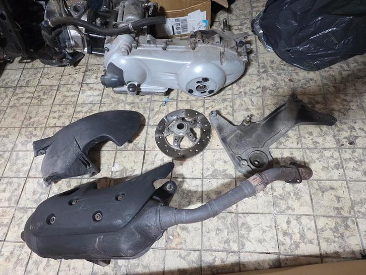 Runner vx 125cc blok piaggio, Fietsen en Brommers, Brommeronderdelen | Scooters, Piaggio, Blok, Ophalen