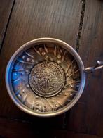 Spaanse wijnproefbeker met een zilveren Reaal 1617, Ophalen of Verzenden, Vóór koninkrijk, Zilver