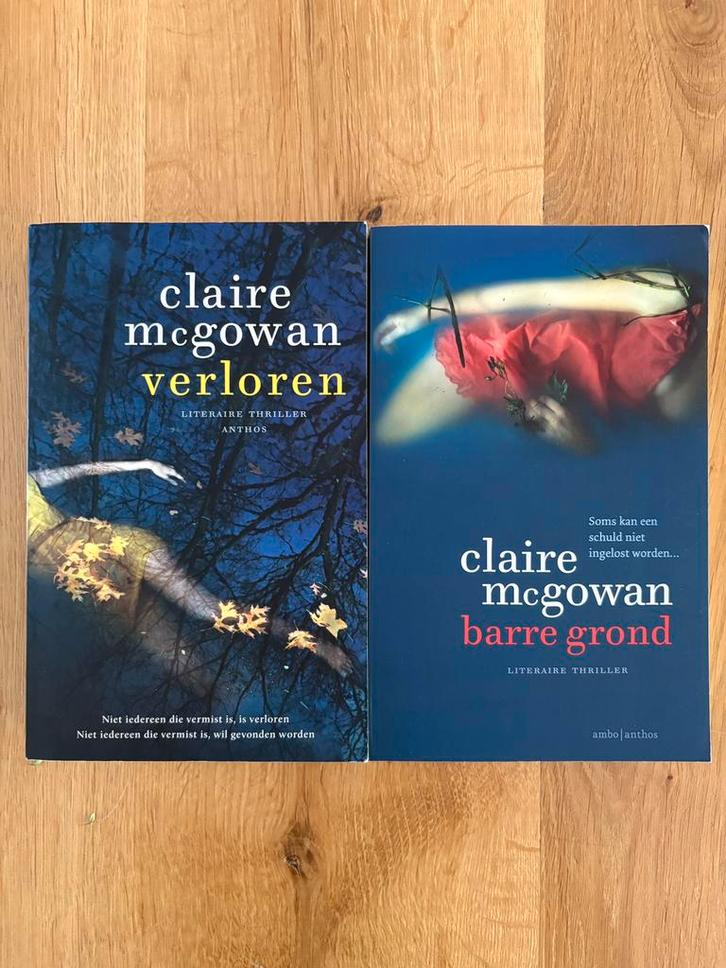 2x Claire McGowan -Verloren & Barre Grond Paula Maguire 1+ 2, Boeken, Thrillers, Gelezen, Nederland, Ophalen of Verzenden