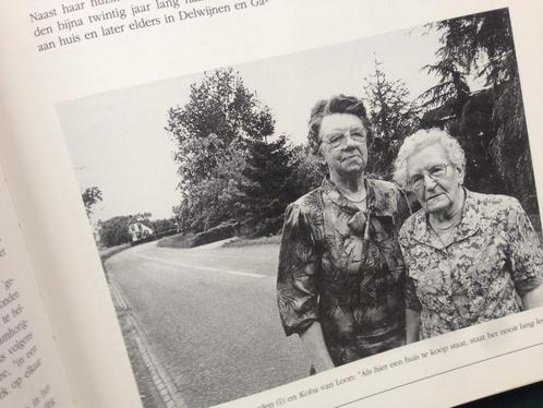 Rondom de Toren. De Toren. 25 Jaar Weekblad voor de Bommeler, Boeken, Geschiedenis | Stad en Regio, Zo goed als nieuw, 20e eeuw of later