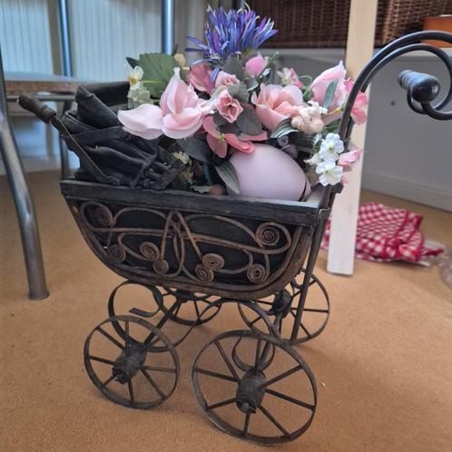 Antieke Poppenwagen Bloempot, Antiek en Kunst, Antiek | Speelgoed, Ophalen
