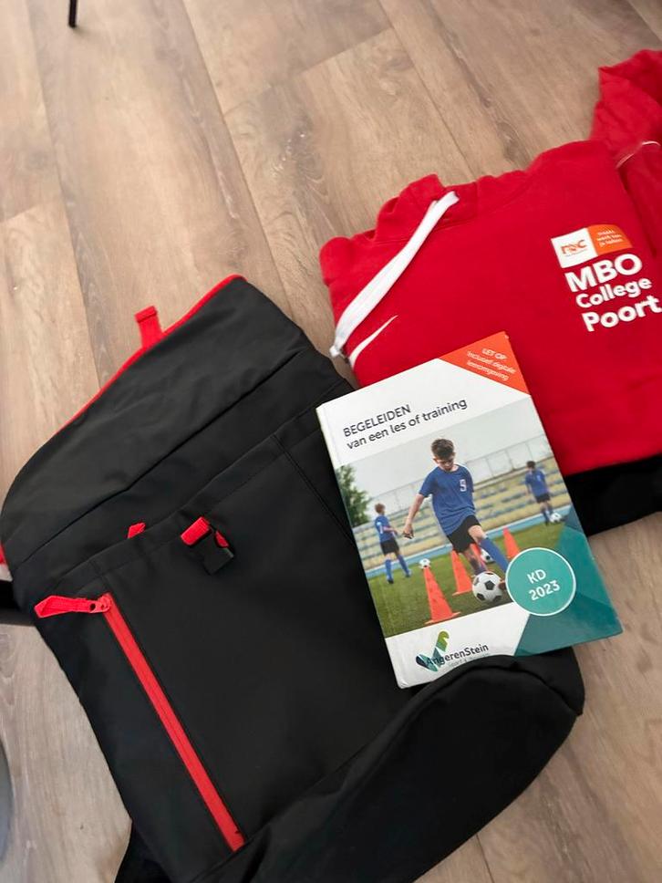 Nike Kleding Set + Lesboek MBO Sport en Bewegen, Kleding | Heren, Overige Herenkleding, Zo goed als nieuw, Ophalen of Verzenden