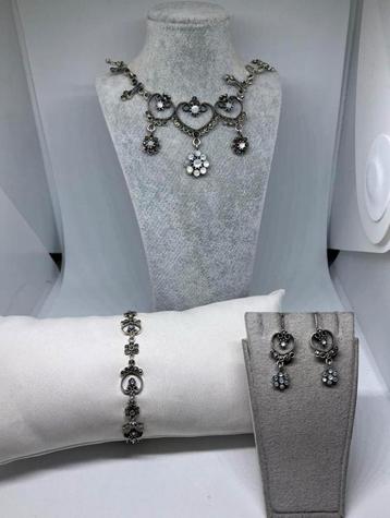Zilveren maansteen set met armband , oorbellen en ketting beschikbaar voor biedingen