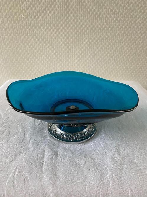 Vintage bonbonschaal / schaal blauw glas, metalen voet., Antiek en Kunst, Antiek | Glas en Kristal, Ophalen of Verzenden