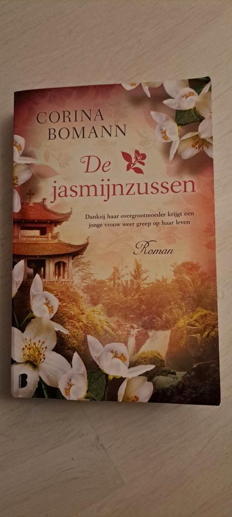 De Jasmijnzussen - Corina Bomann, Boeken, Romans, Zo goed als nieuw, Nederland, Ophalen of Verzenden