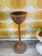 Vintage/ mid-century grote rotan plantenstandaard, Huis en Inrichting, Lampen | Vloerlampen, Ophalen, Gebruikt, Minder dan 100 cm