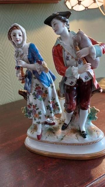 Een prachtig dresden beeld 16cm/ 20cm uit 1862 Volkstedt  beschikbaar voor biedingen