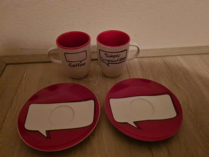 2x bijzondere Multiple Choice Koffiekopjes met Schotel, Huis en Inrichting, Keuken | Servies, Zo goed als nieuw, Kop(pen) en/of Schotel(s)