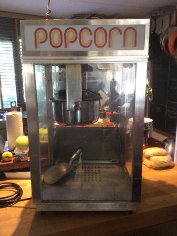 Grote rvs popcornmachine beschikbaar voor biedingen
