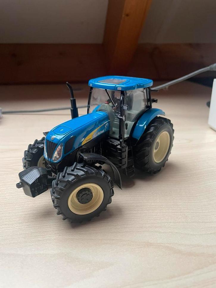 New Holland T7060 miniatuur 1:32, Hobby en Vrije tijd, Modelauto's | 1:32, Zo goed als nieuw, Tractor of Landbouw, SIKU, Ophalen of Verzenden