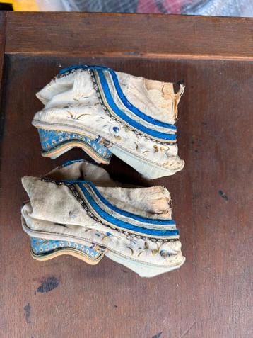 Antieke Chinese Lotusvoet Schoenen beschikbaar voor biedingen
