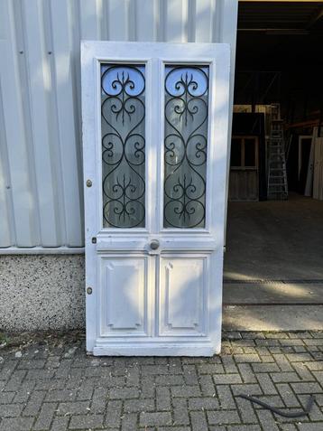 Prachtige antieke eiken voordeur met dubbel glas beschikbaar voor biedingen