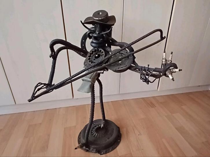 Violist van metalen onderdelen door Wim F Cerneus, Antiek en Kunst, Kunst | Beelden en Houtsnijwerken, Ophalen