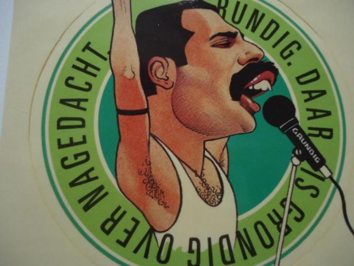 sticker oud Queen Freddy Mercury Grundig audio stereotoren, Verzamelen, Stickers, Zo goed als nieuw, Bedrijf of Vereniging, Verzenden