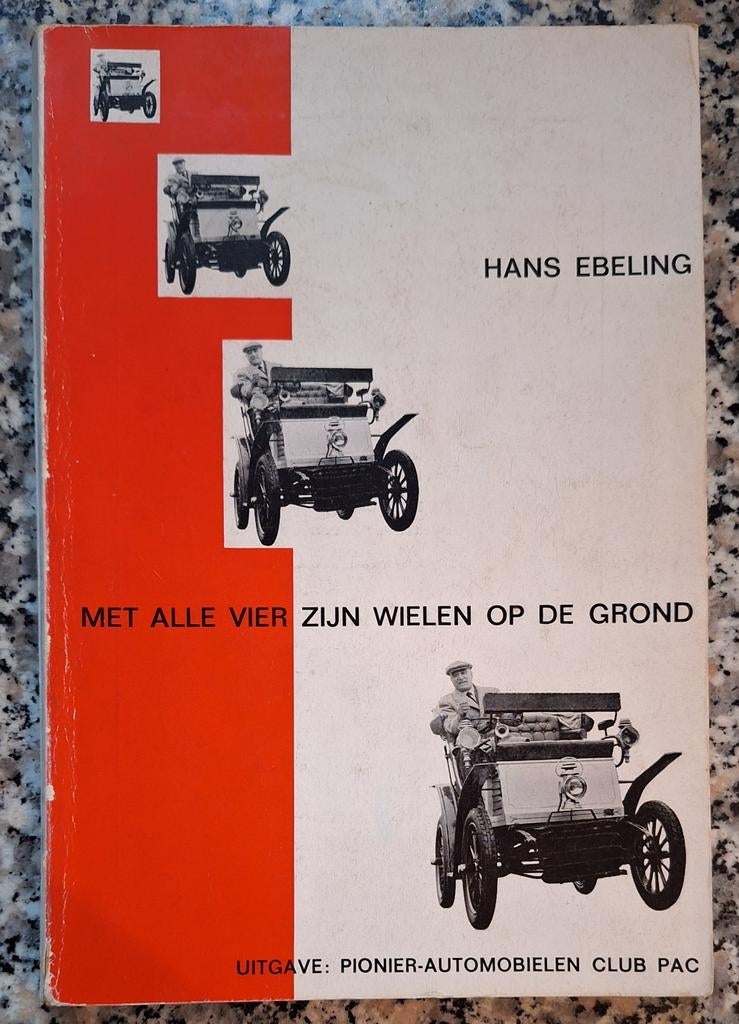 Hans Ebeling -Met Alle Vier Zijn Wielen Op De Grond PAC 1966, Boeken, Auto's | Boeken, Gelezen, Algemeen, Ophalen of Verzenden