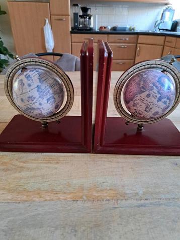Boekensteun - Wereldbol Design beschikbaar voor biedingen