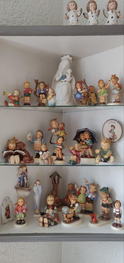 Vitrine hoekkastje in zeer goede staat, Ophalen