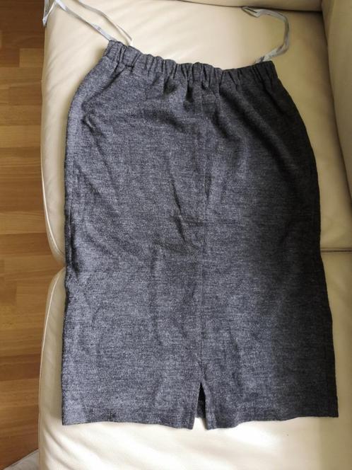 Grijze dames rok maat 38, Kleding | Dames, Rokken, Zo goed als nieuw, Maat 38/40 (M), Grijs, Knielengte, Ophalen of Verzenden