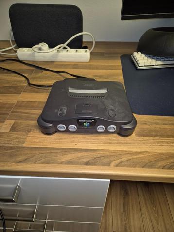 Nintendo 64 + controler + 4 games beschikbaar voor biedingen