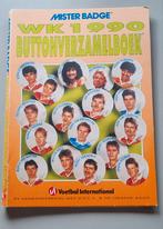 WK 1990 Buttonverzamelboek - Nederlands Elftal, Ophalen of Verzenden, Gelezen, Voetbal International, Balsport