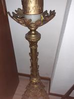 Oude bronzen kandelaar met grote kaars., Ophalen, Koper of Brons