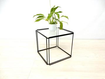 vintage Max Sauze kubus bijzettafel Atrow Isocele 1970 beschikbaar voor biedingen