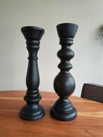 2 vtwonen kandelaars, Huis en Inrichting, Woonaccessoires | Kandelaars en Kaarsen, 25 tot 50 cm, Zwart, Ophalen of Verzenden, Zo goed als nieuw