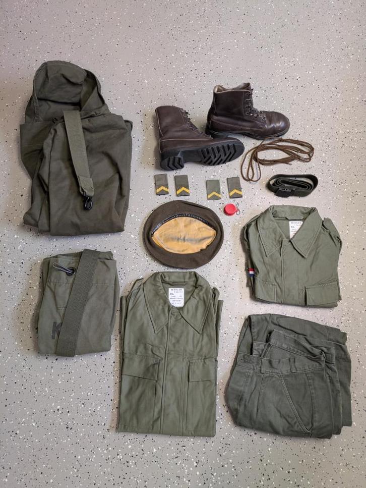 diverse legerkleding, Verzamelen, Militaria | Algemeen, Landmacht, Kleding of Schoenen, Nederland, Ophalen of Verzenden