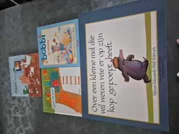 Verschillende boeken  beschikbaar voor biedingen