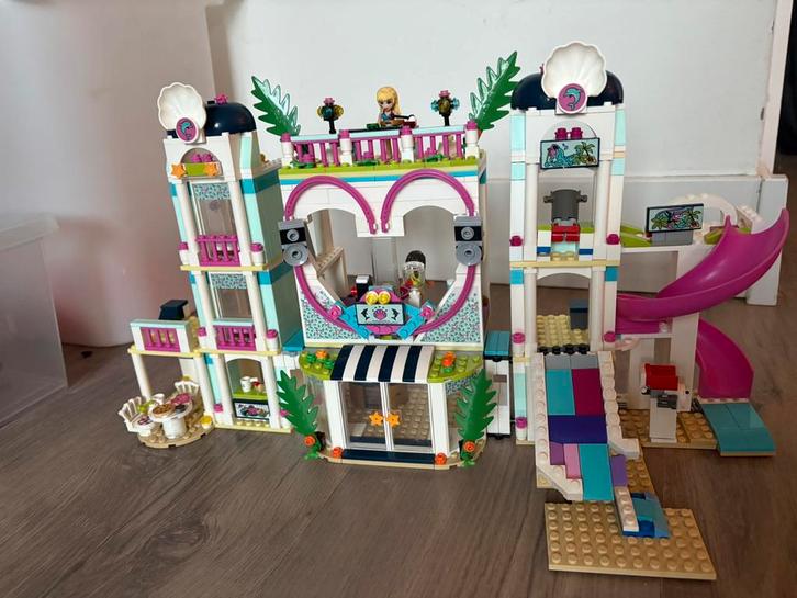 Lego Friend ( nep lego) set - winkelcentrum, glijbaan, tram, Kinderen en Baby's, Speelgoed | Duplo en Lego, Zo goed als nieuw