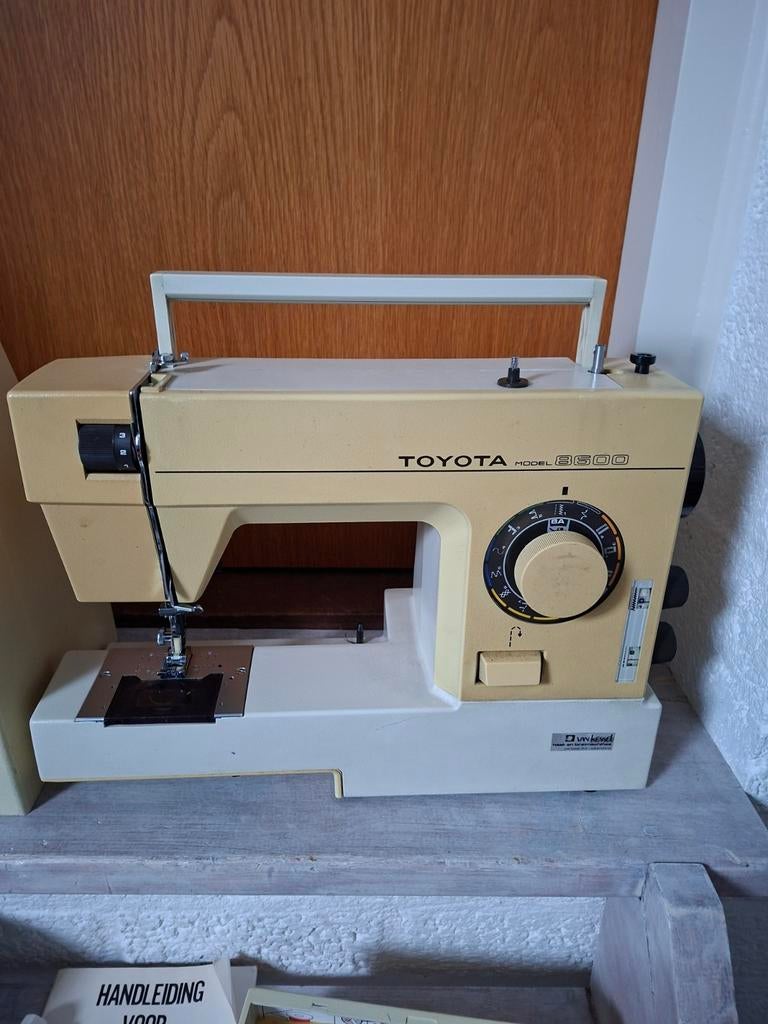 Toyota naaimachine model 8600, Ophalen, Gebruikt, Naaimachine, Overige merken
