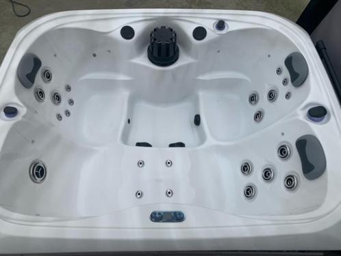 Balboa Spa 2/3 personen I Showroom-model, Tuin en Terras, Bubbelbaden en Hottubs, Nieuw, Vast, Afdekzeil, Grondzeil, Filter, Pomp